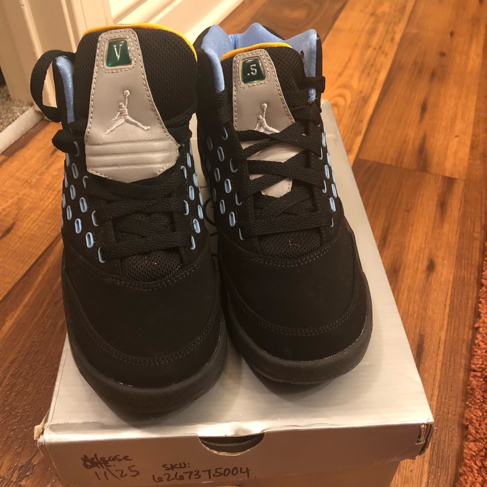 Sneakers - Picture 4 of 5
